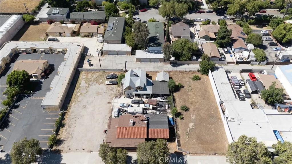 845 W Holt