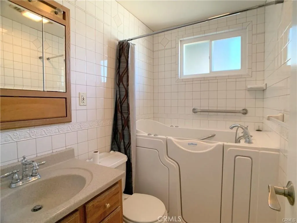 12931 Roswell Avenue