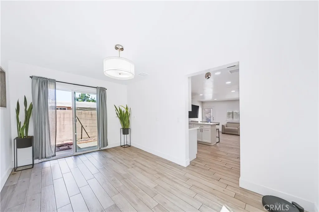 533 E Covina