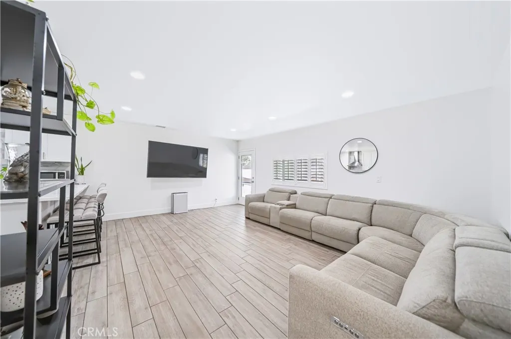 533 E Covina