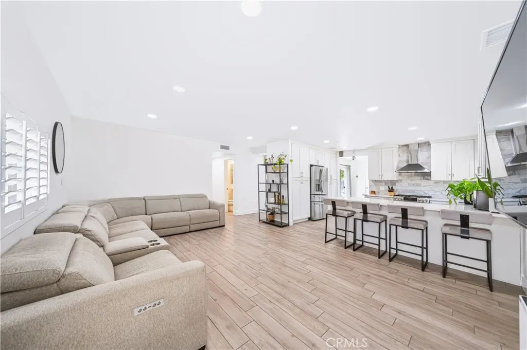 533 E Covina
