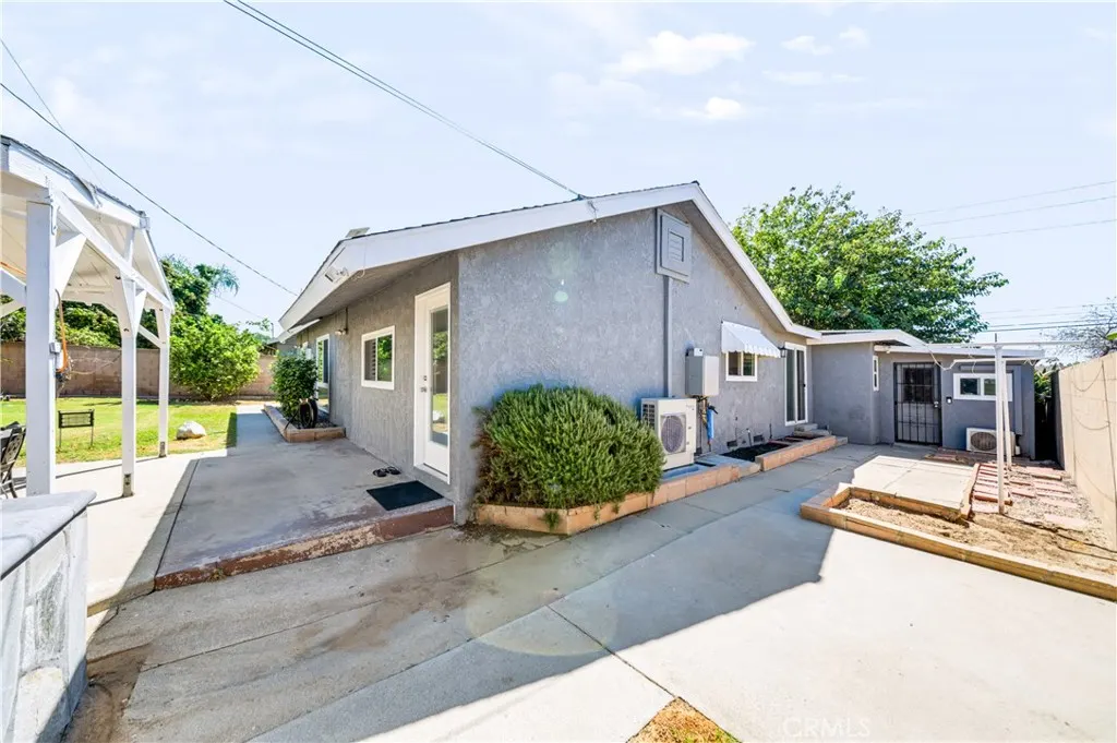 533 E Covina