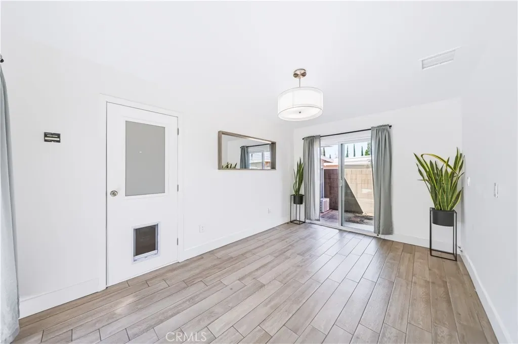 533 E Covina