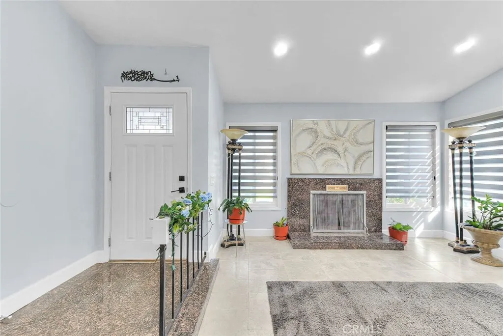 1537 Meadow Glen