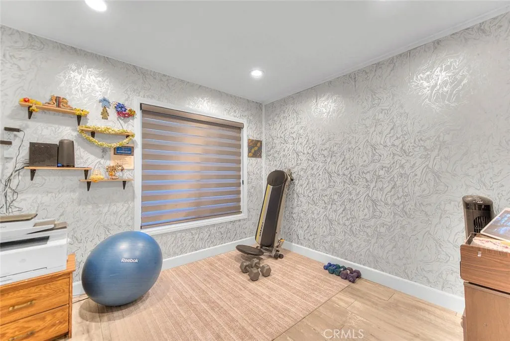 1537 Meadow Glen