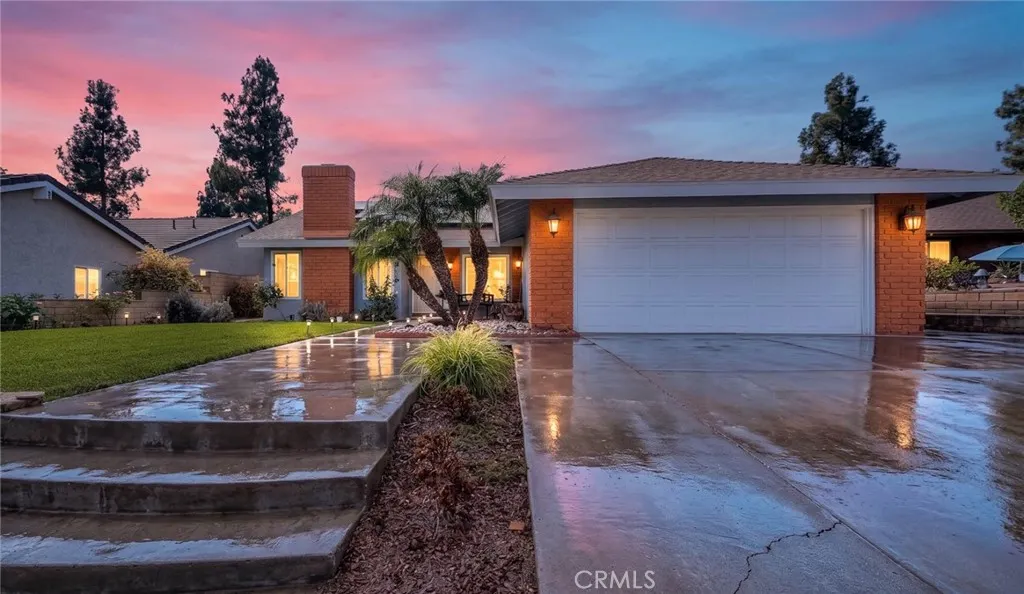 1537 Meadow Glen