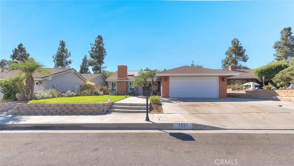 1537 Meadow Glen