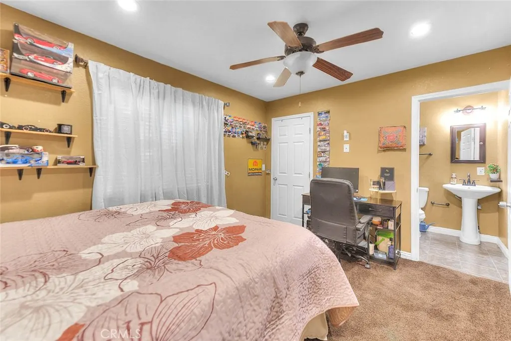 1537 Meadow Glen