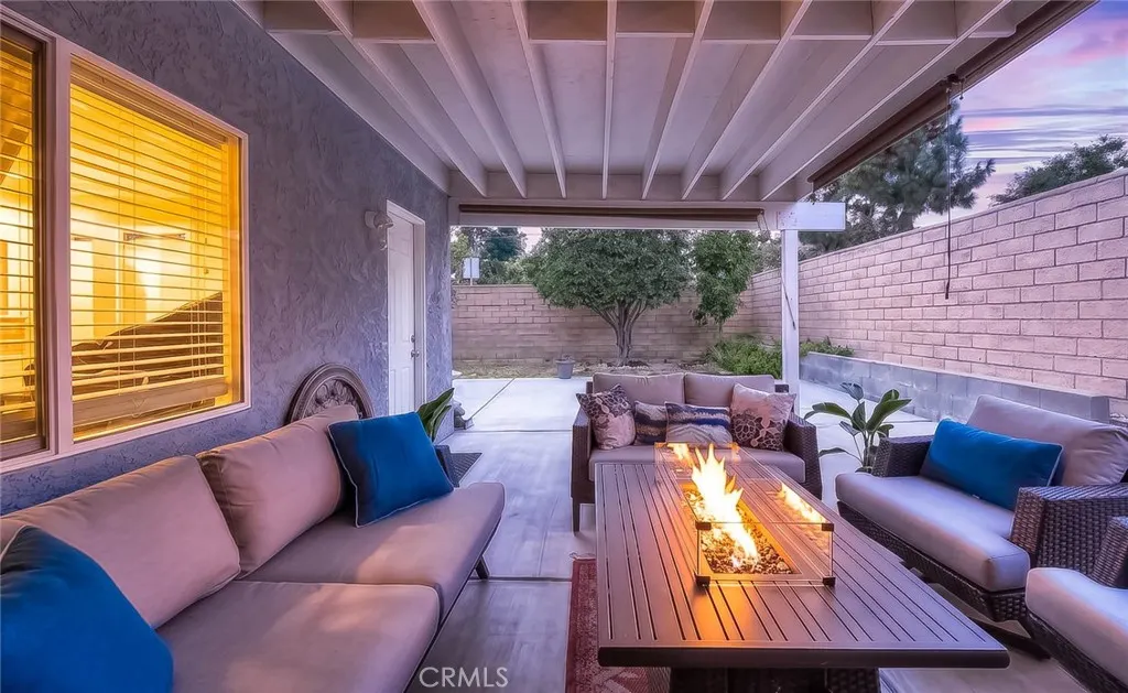 1537 Meadow Glen