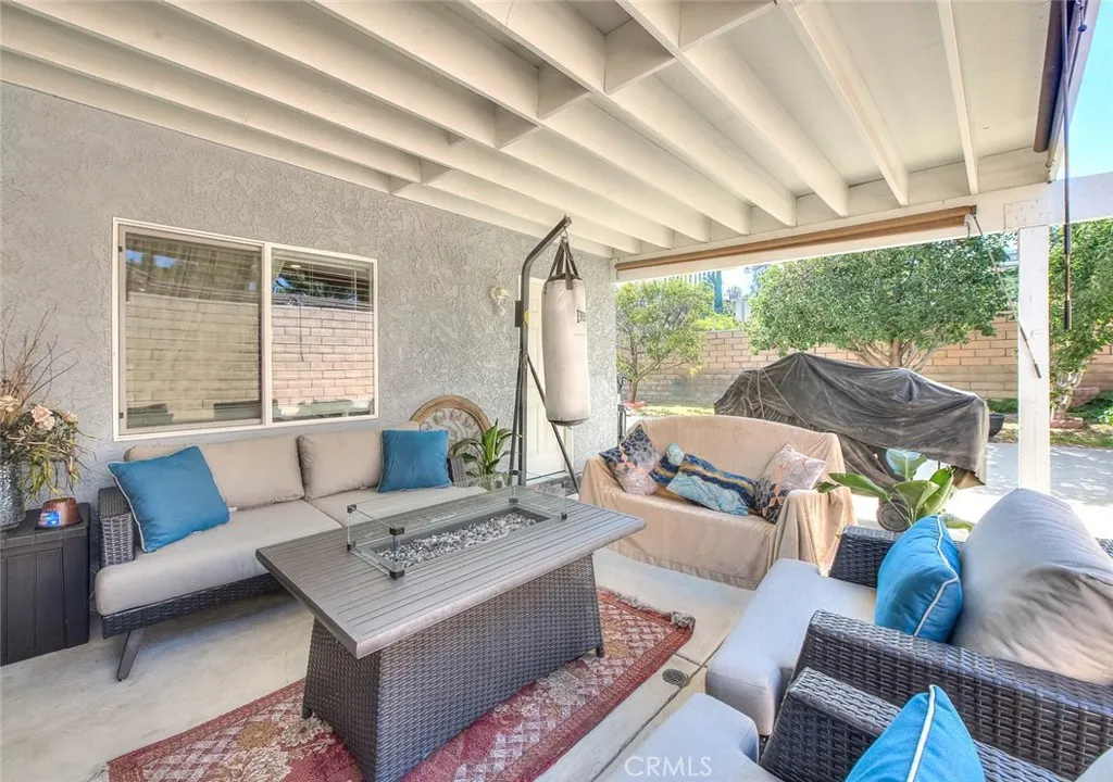 1537 Meadow Glen