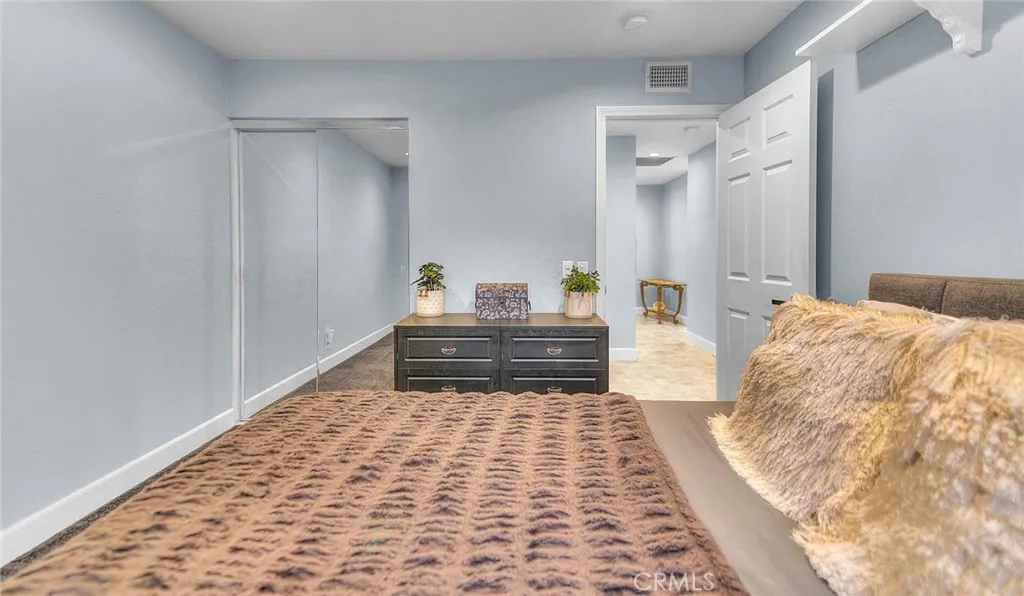 1537 Meadow Glen