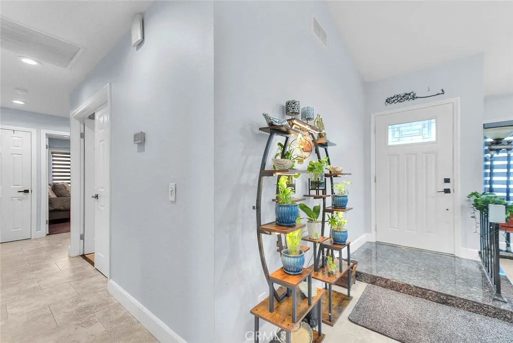 1537 Meadow Glen