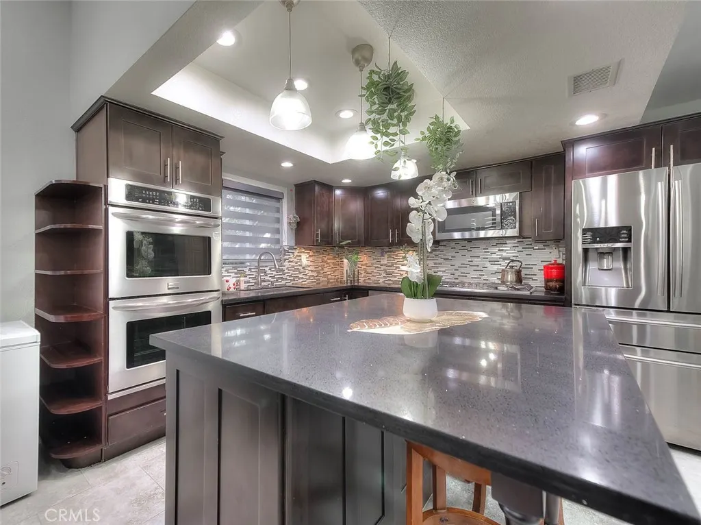 1537 Meadow Glen