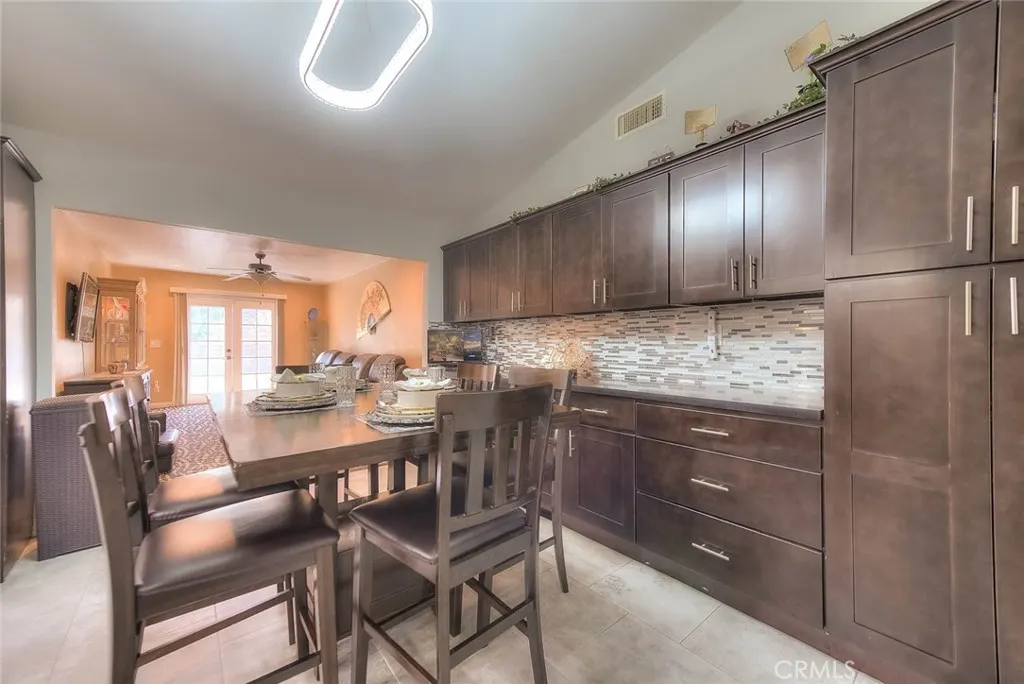 1537 Meadow Glen