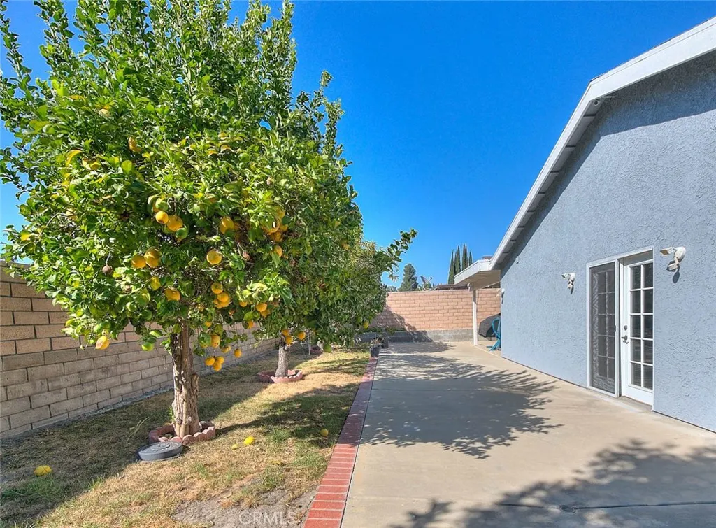 1537 Meadow Glen