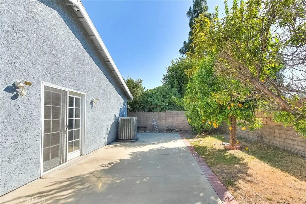 1537 Meadow Glen