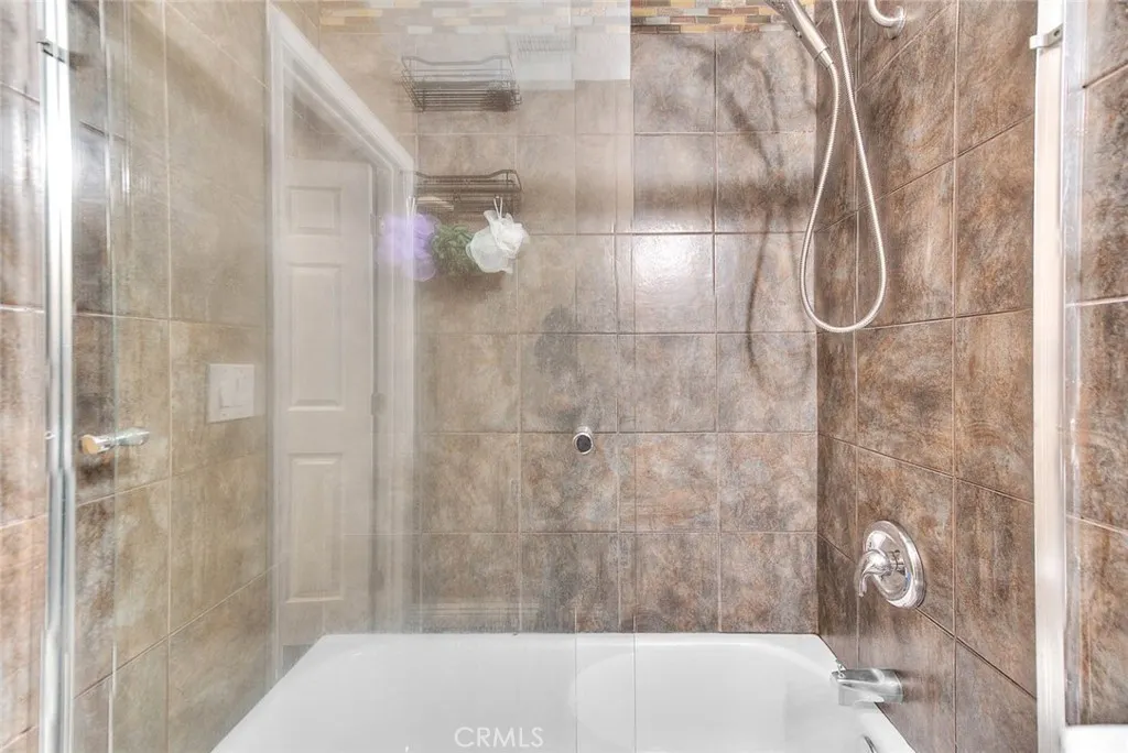 1537 Meadow Glen