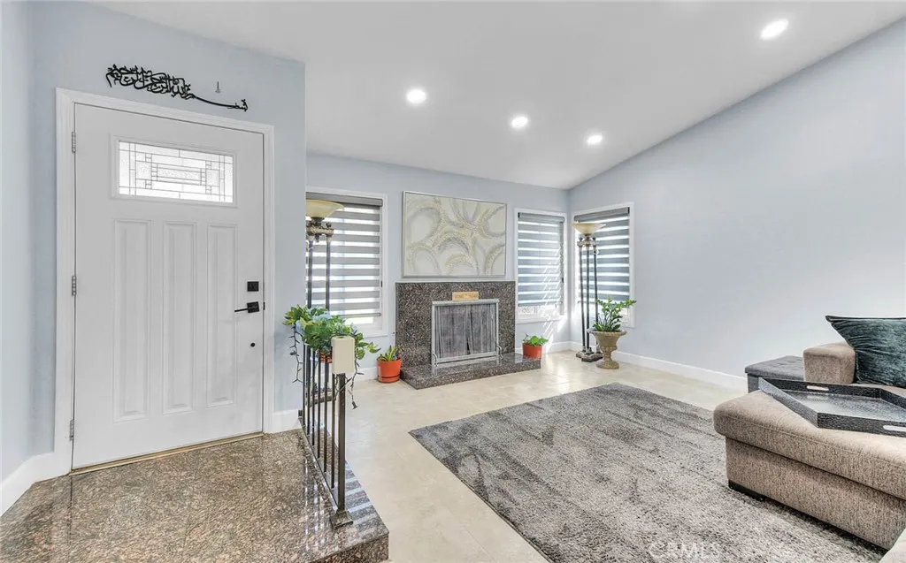 1537 Meadow Glen