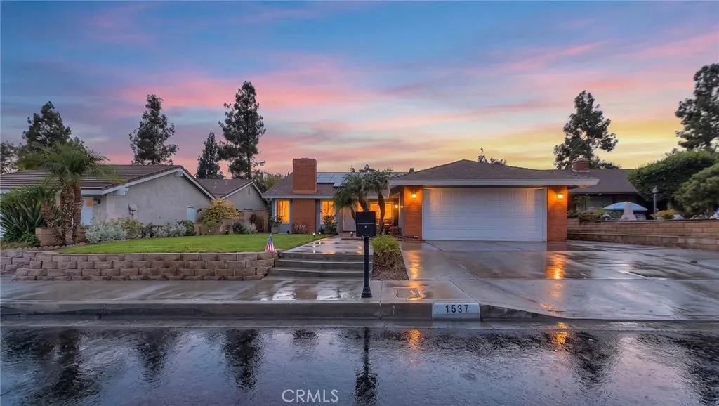 1537 Meadow Glen