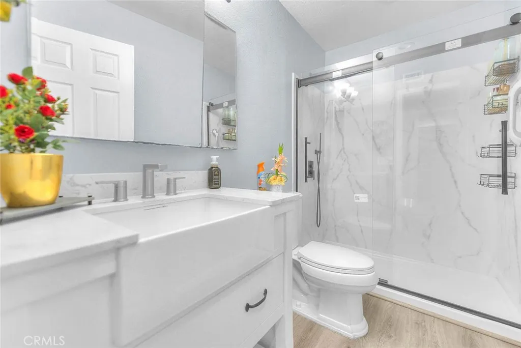 1537 Meadow Glen