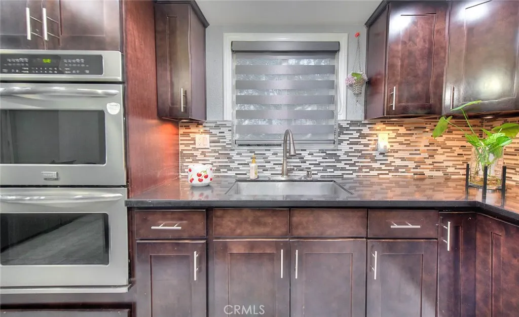 1537 Meadow Glen