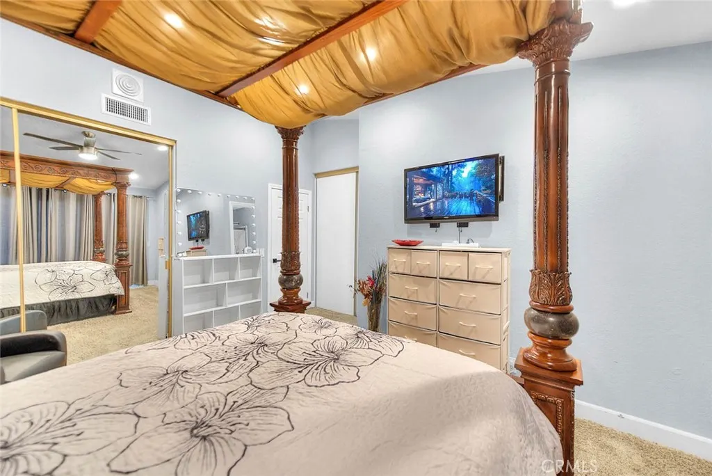 1537 Meadow Glen