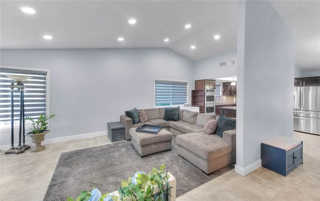 1537 Meadow Glen
