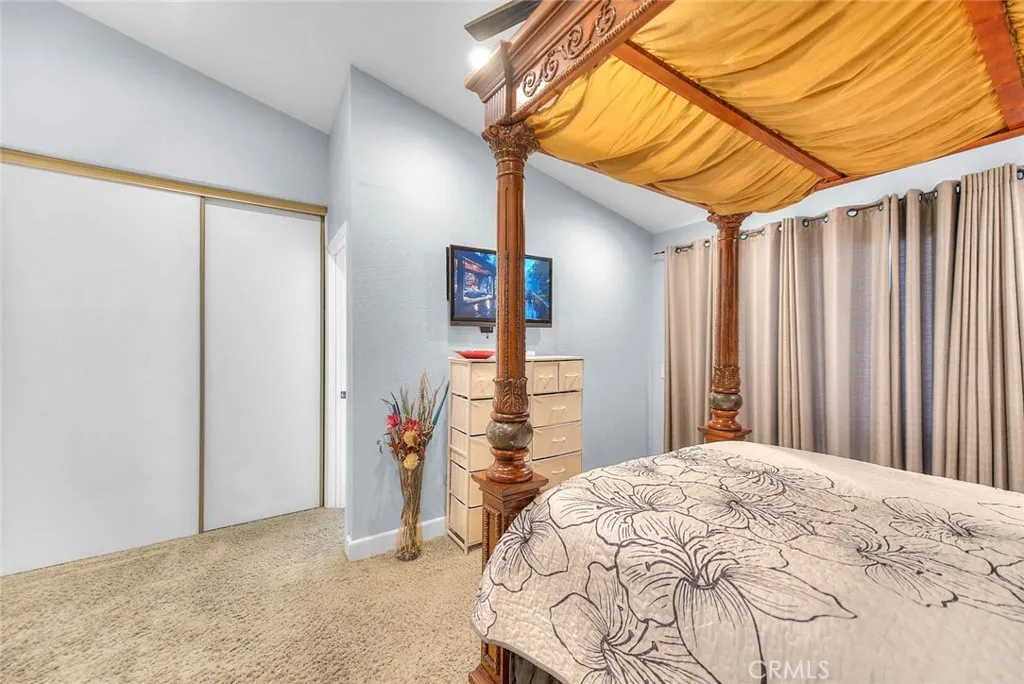 1537 Meadow Glen