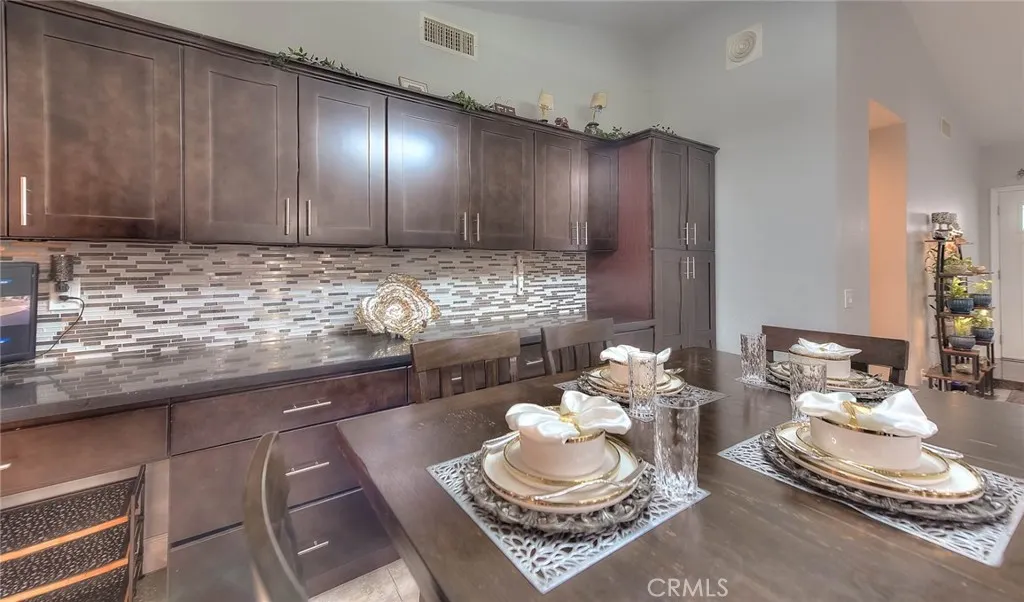 1537 Meadow Glen