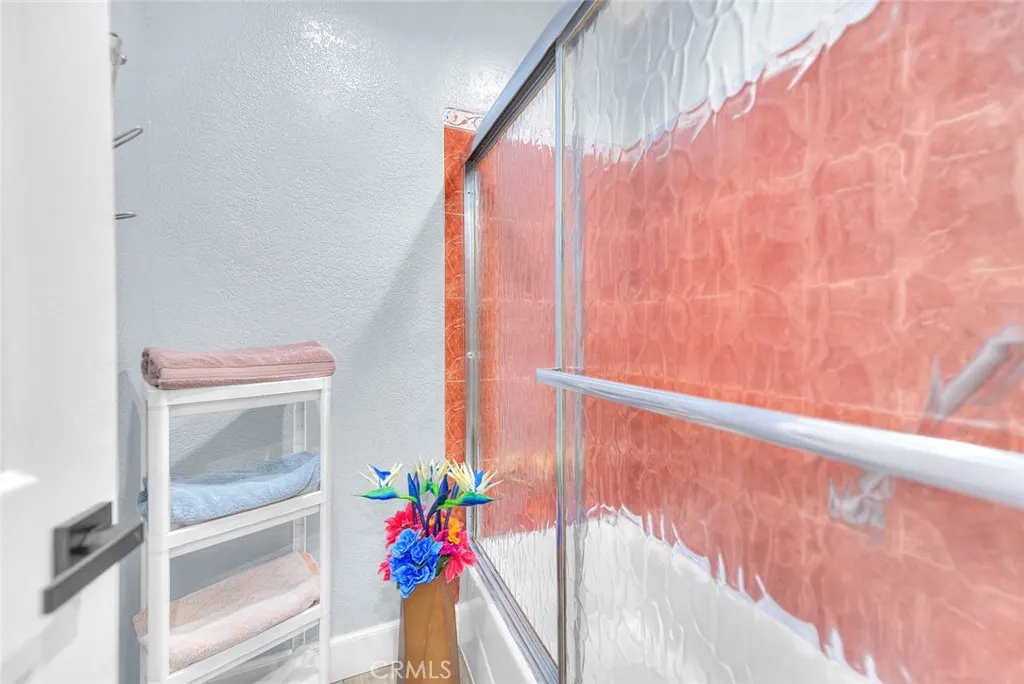 1537 Meadow Glen