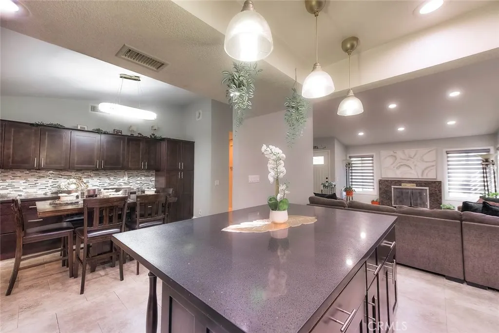 1537 Meadow Glen