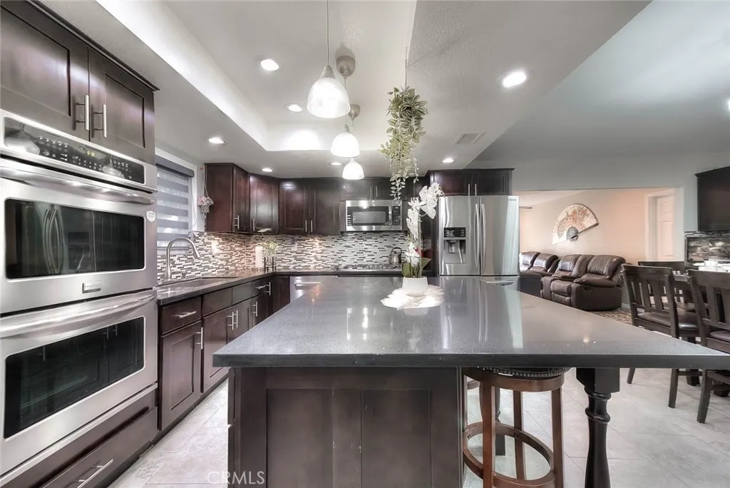 1537 Meadow Glen