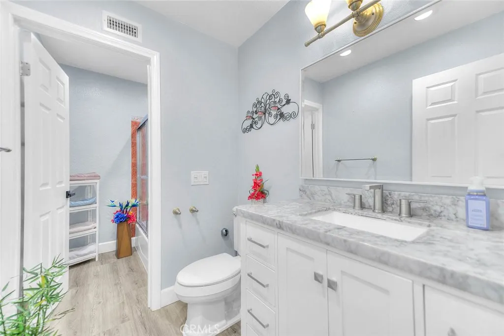 1537 Meadow Glen