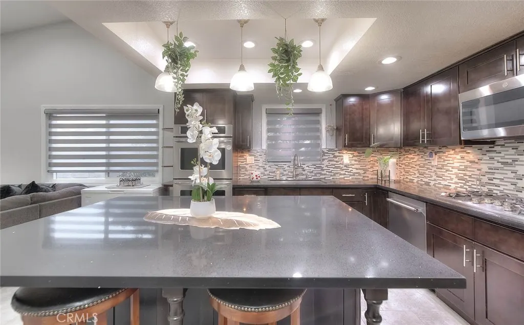 1537 Meadow Glen