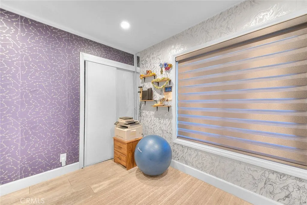 1537 Meadow Glen
