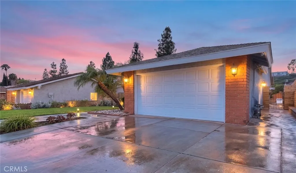 1537 Meadow Glen