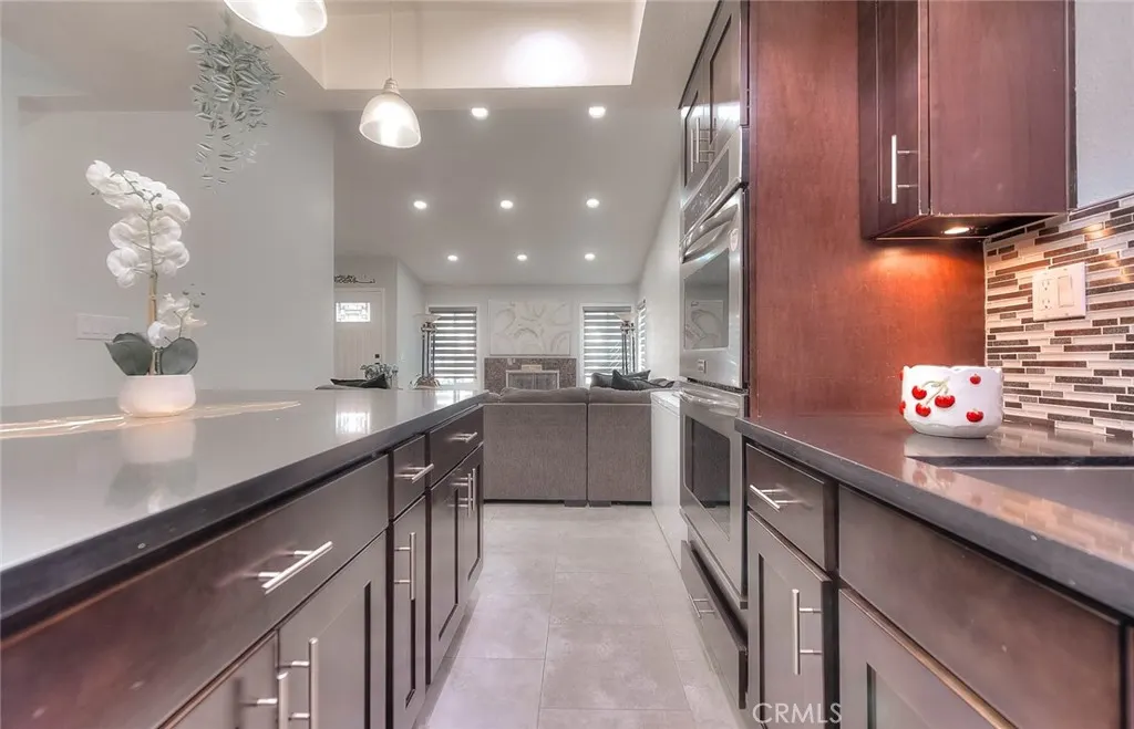1537 Meadow Glen
