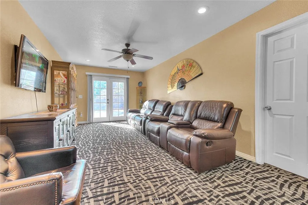 1537 Meadow Glen