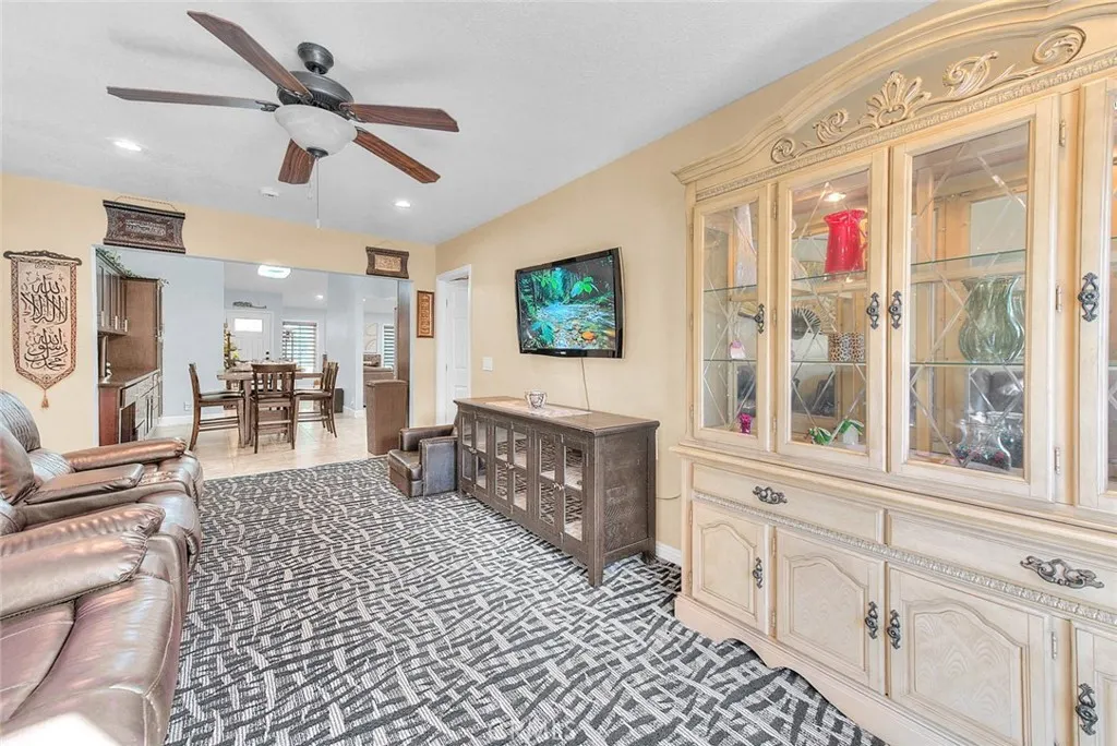 1537 Meadow Glen