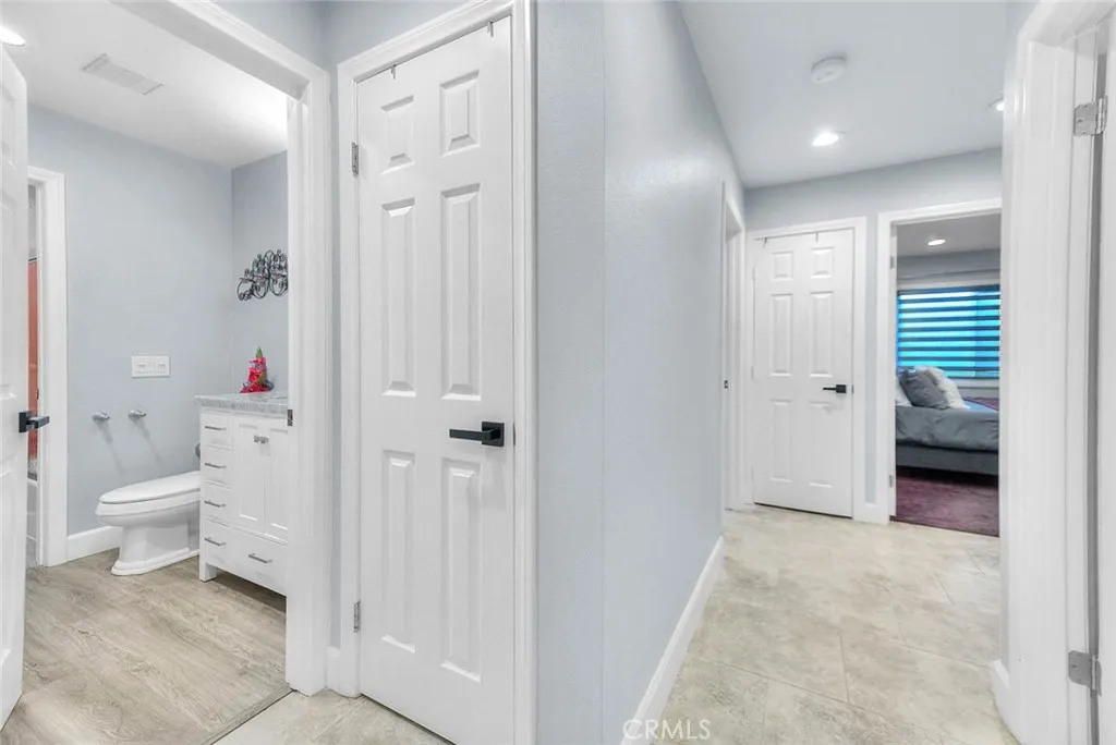 1537 Meadow Glen