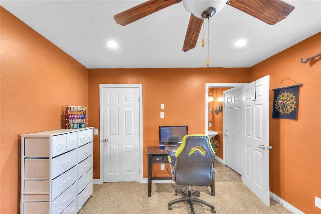 1537 Meadow Glen