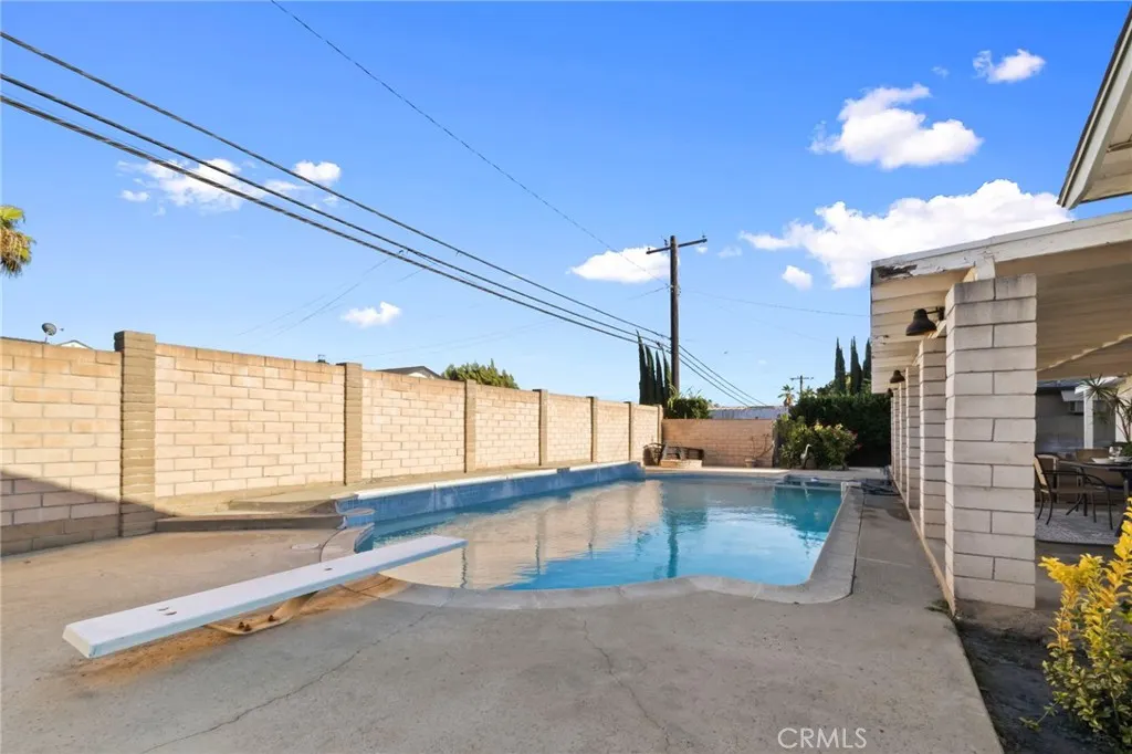 1338 N Albright