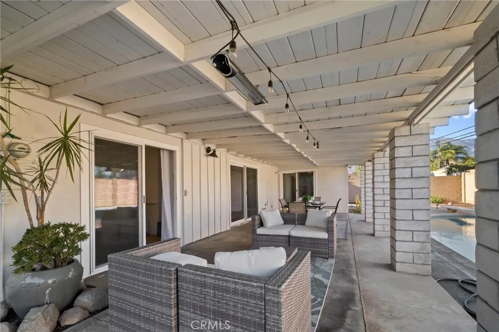 1338 N Albright