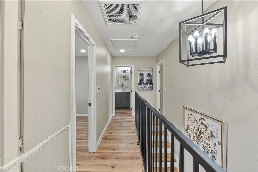 286 W Renwick
