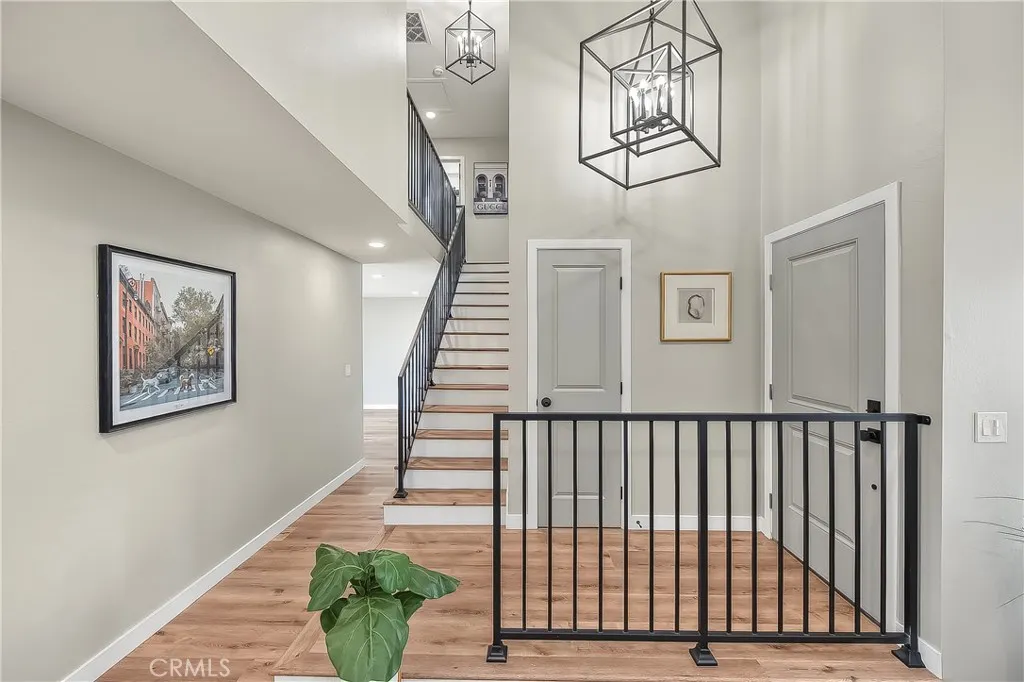 286 W Renwick