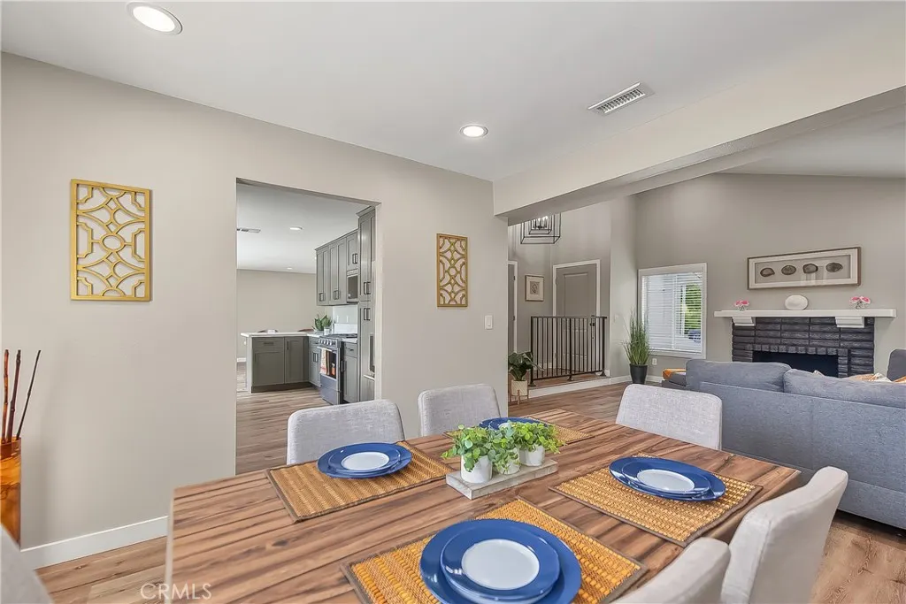 286 W Renwick