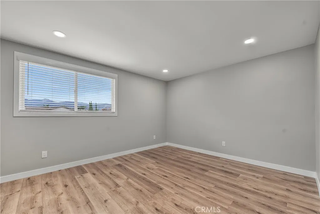 286 W Renwick