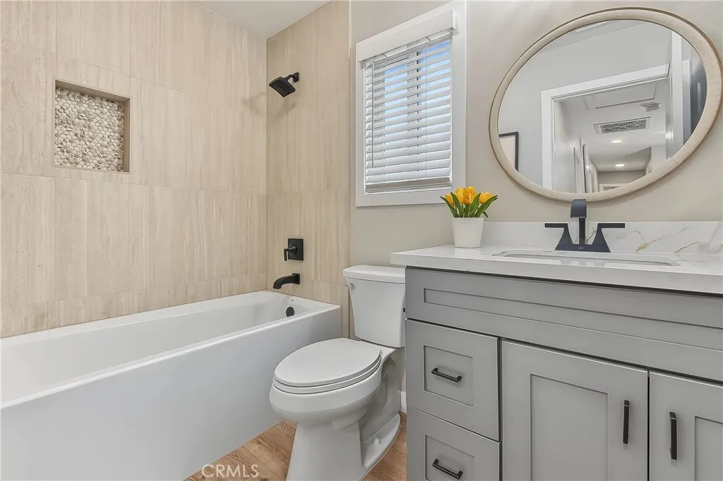 286 W Renwick