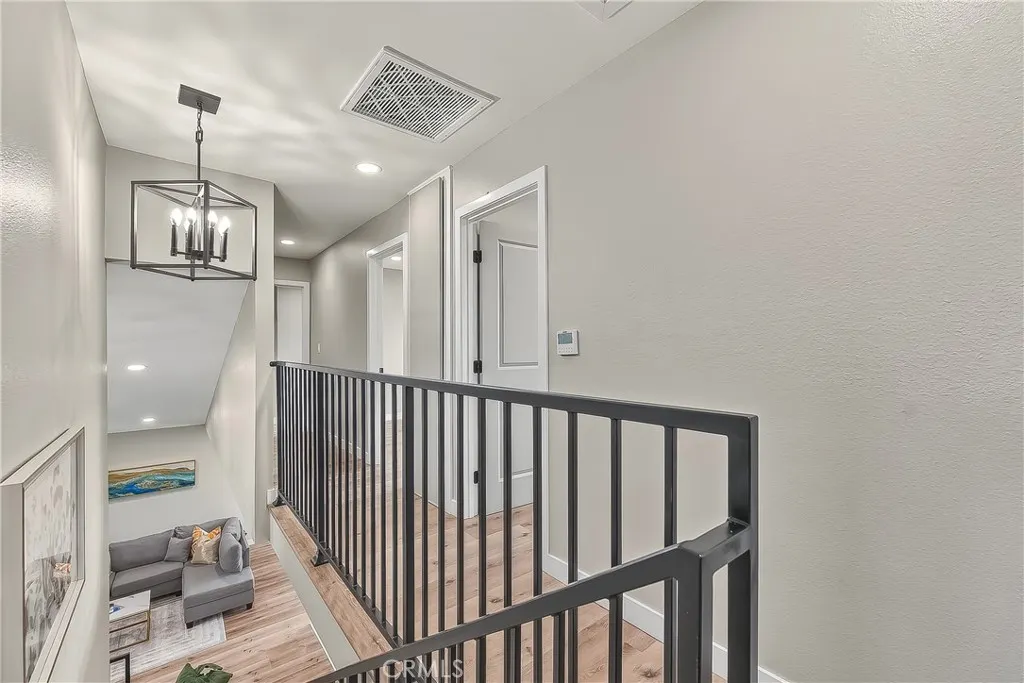 286 W Renwick
