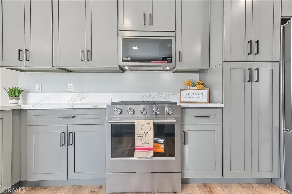 286 W Renwick